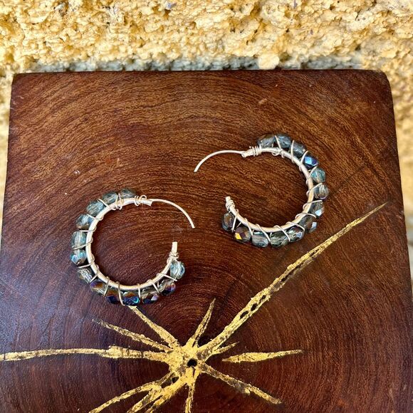 Vintage Hoop Earring in Sterling Silver with Aurora Borealis Beads - Picture 3 of 8